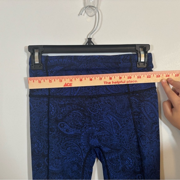Lululemon Blue Paisley Print Wunder Under 7/8 Leggings Size 4 - Picture 9 of 12